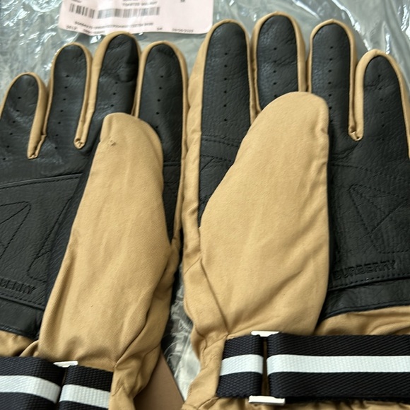 New authentic Burberry gloves - Picture 8 of 9